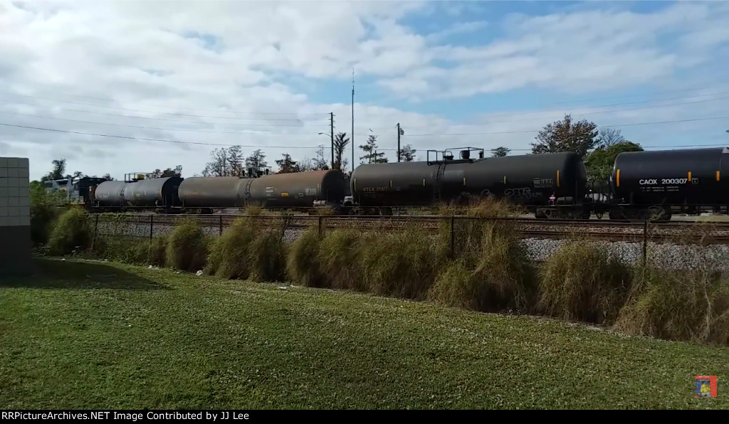 CSX 2051 switching CSX Taft Yard